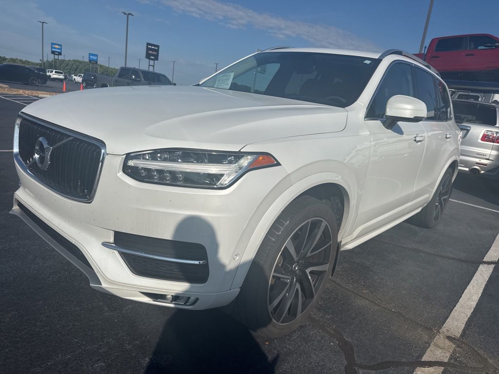 2018 Volvo XC90 T6 AWD Momentum's photo