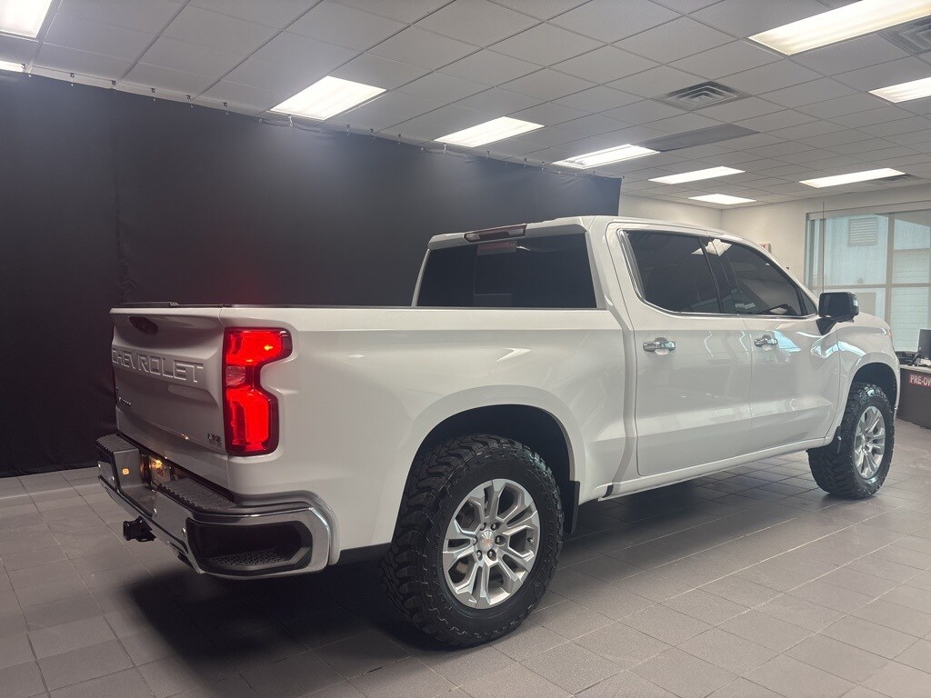 2025 Chevrolet Silverado 1500 LTZ photo 3