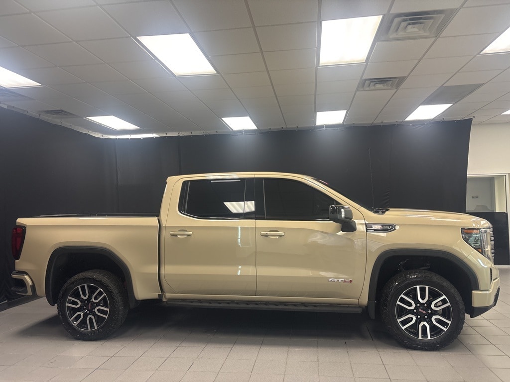 Used 2022 GMC Sierra 1500 AT4 with VIN 1GTPUEEL8NZ628040 for sale in Little Rock