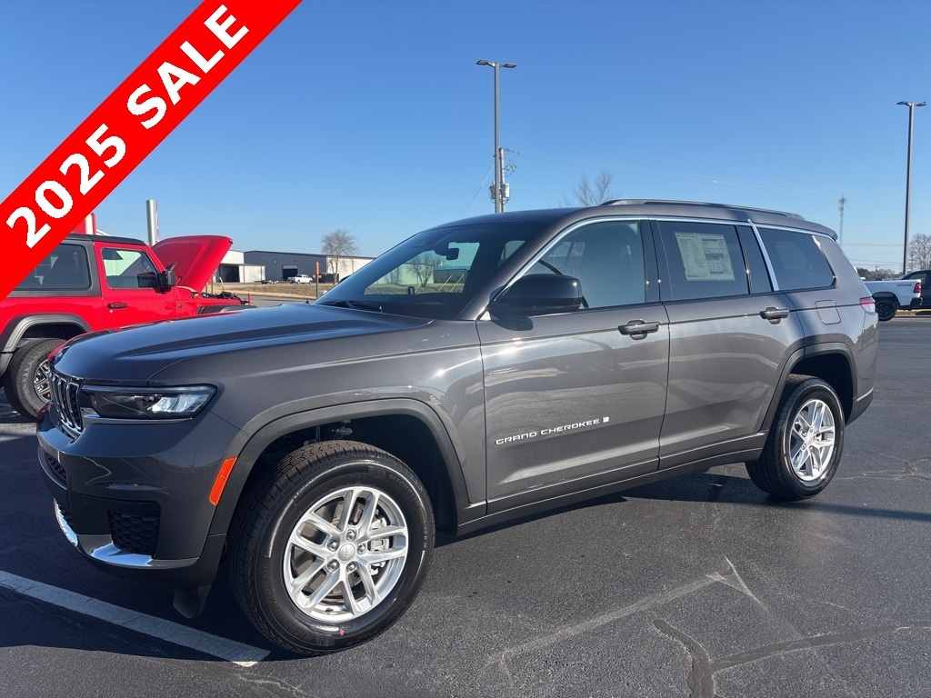2025 Jeep Grand Cherokee L Laredo's photo