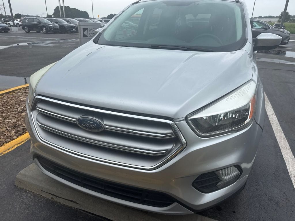 Used 2017 Ford Escape SE with VIN 1FMCU0GD8HUB56202 for sale in Hot Springs, AR