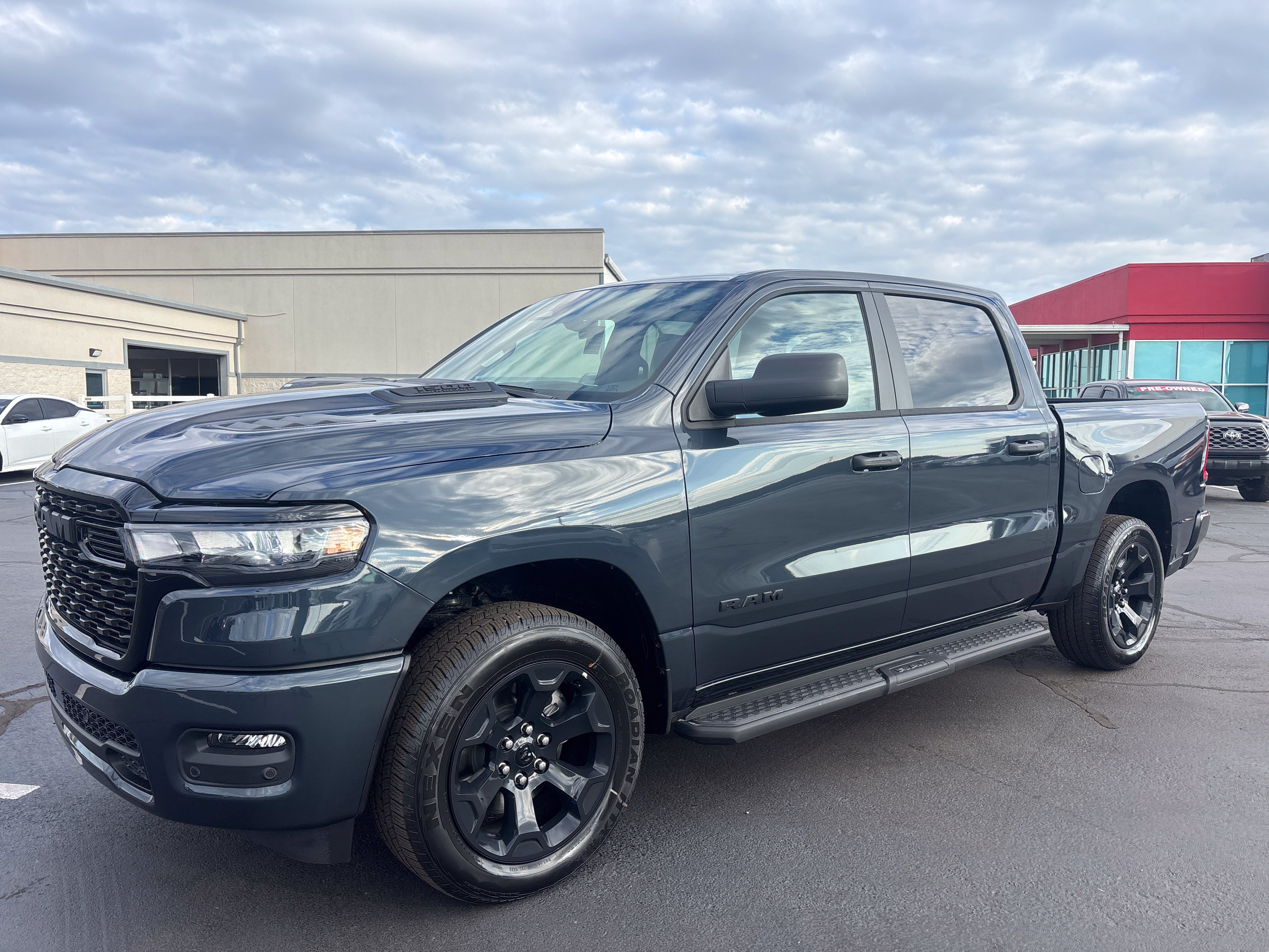 2026 Ram 1500 EXPRESS CREW CAB 4X4 5'7 BOX Pickup