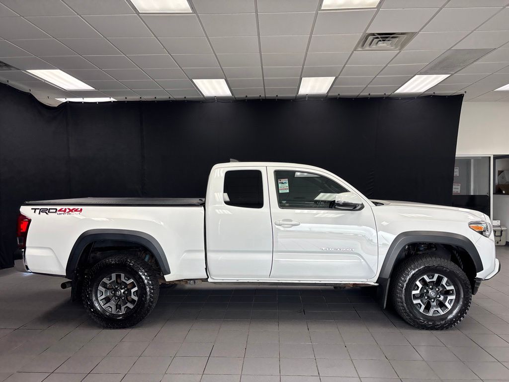 Used 2017 Toyota Tacoma TRD Off Road with VIN 5TFSZ5AN5HX121602 for sale in Little Rock