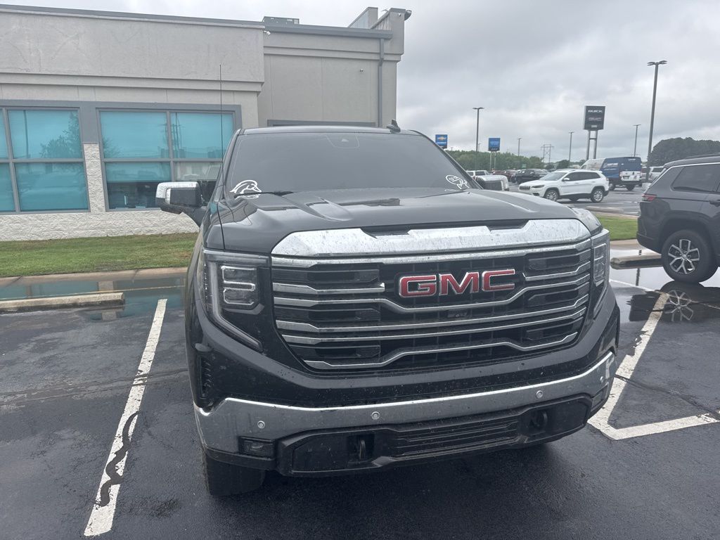 Used 2022 GMC Sierra 1500 SLT with VIN 3GTUUDEL1NG661118 for sale in Little Rock