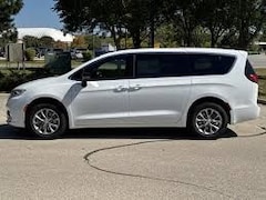2026 Chrysler Pacifica SELECT Passenger Van