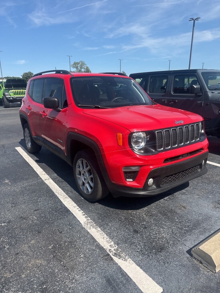 2022 Jeep Renegade Latitude photo 2
