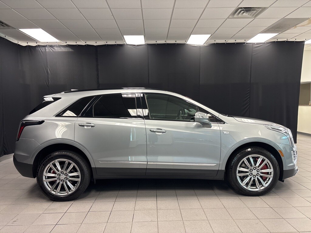 2025 Cadillac XT5 Sport photo 2
