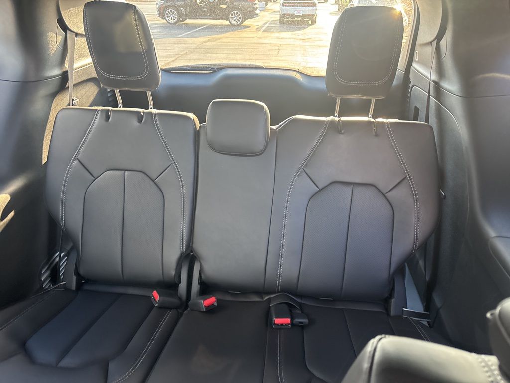 2026 Chrysler Pacifica Select - Photo 28