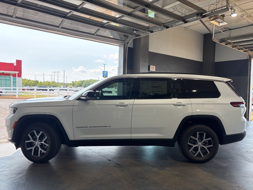 2025 Jeep Grand Cherokee Limited photo 2