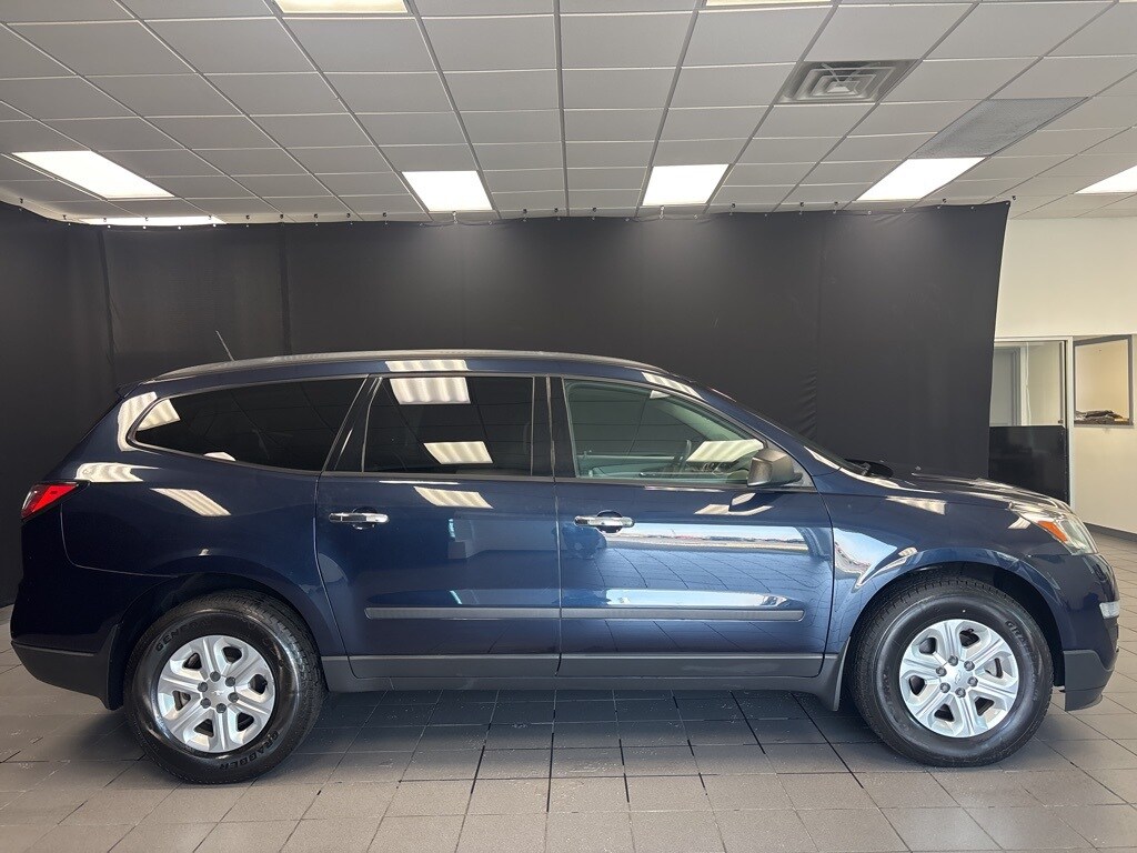 2016 Chevrolet Traverse LS photo 3