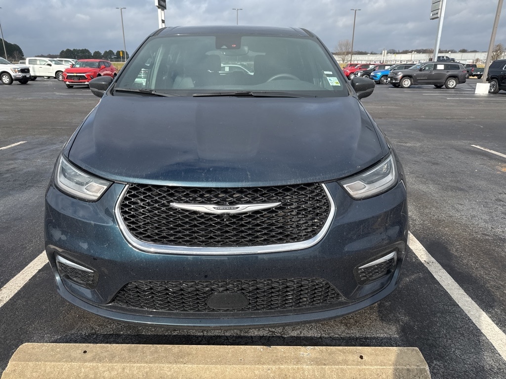 Used 2025 Chrysler Pacifica Select Van Passenger Van