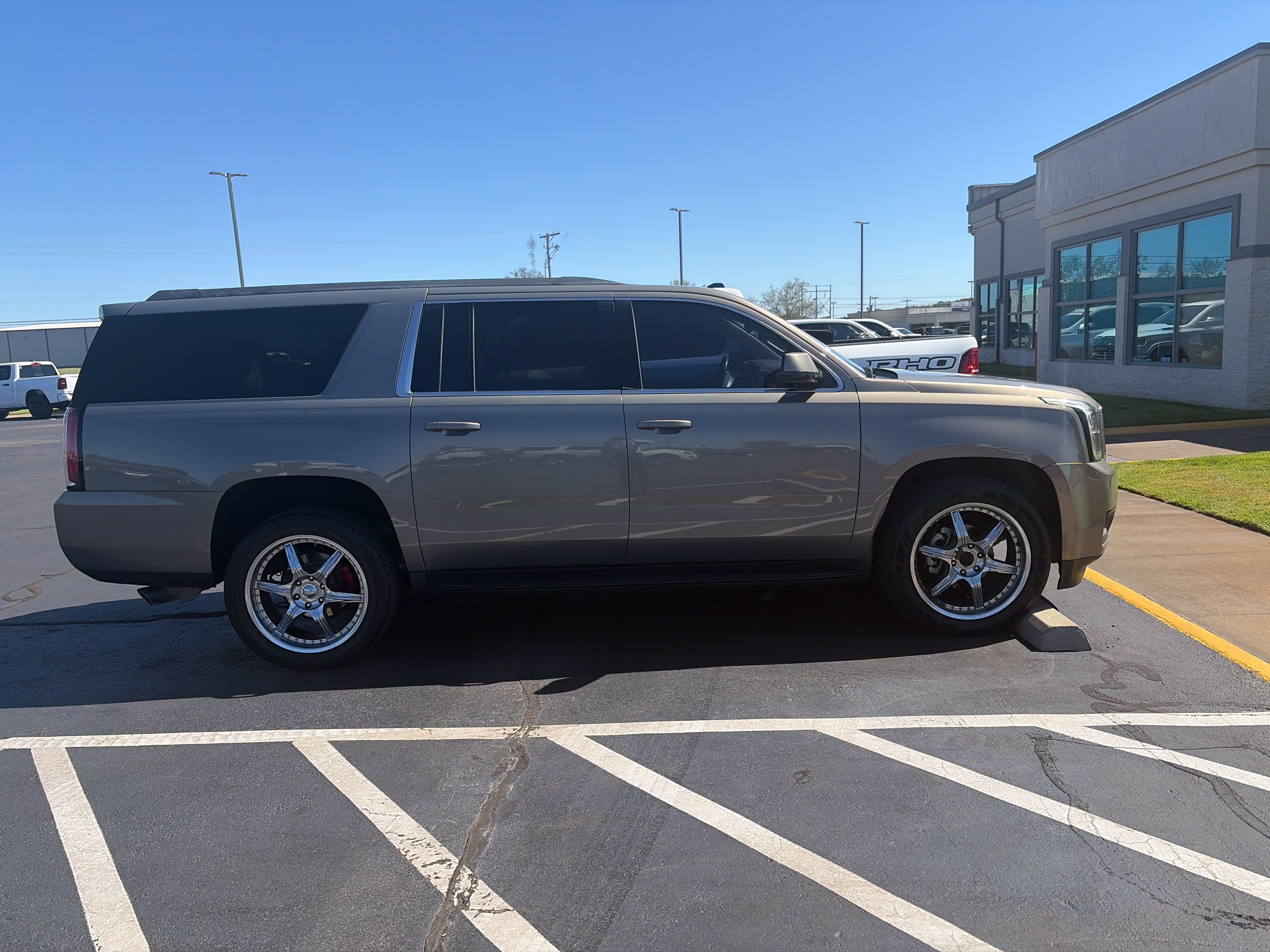 Used 2019 GMC Yukon XL SLT Standard Edition SUV