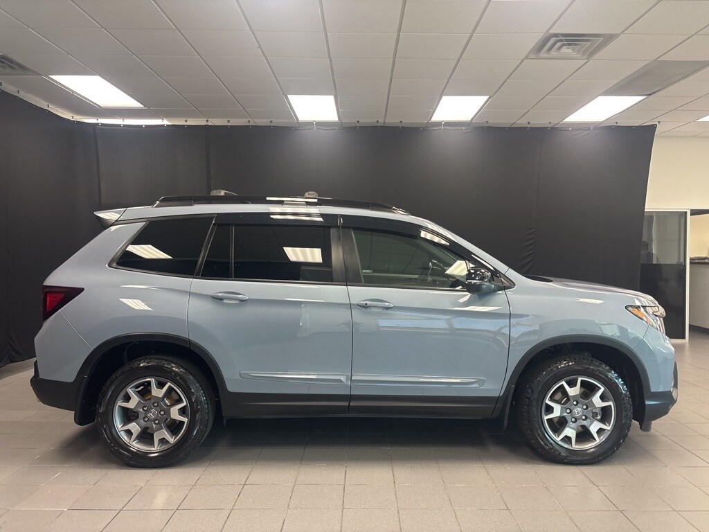 2022 Honda Passport TrailSport photo 2
