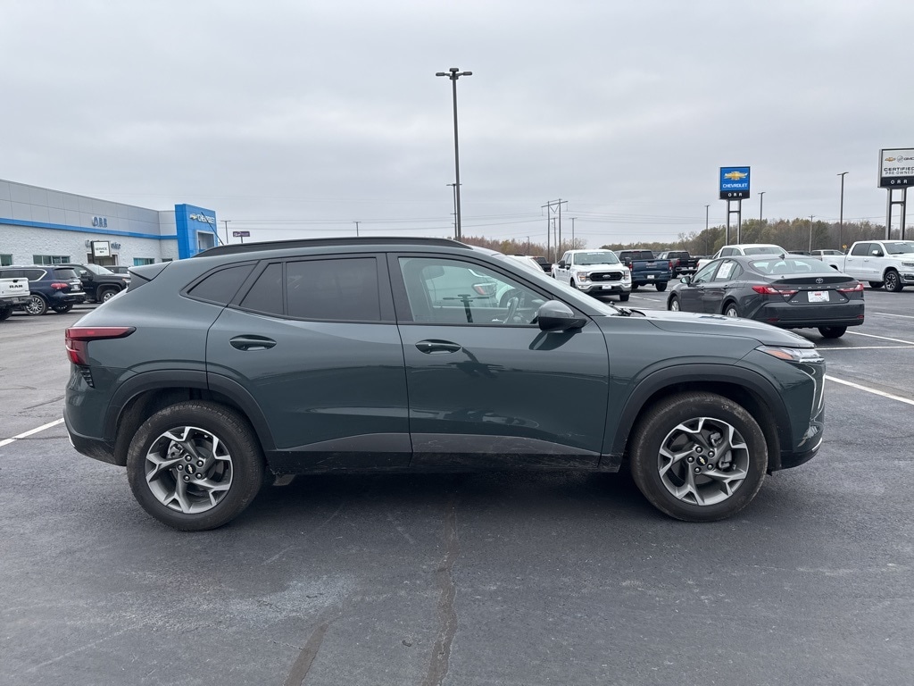 Used 2025 Chevrolet Trax LT SUV