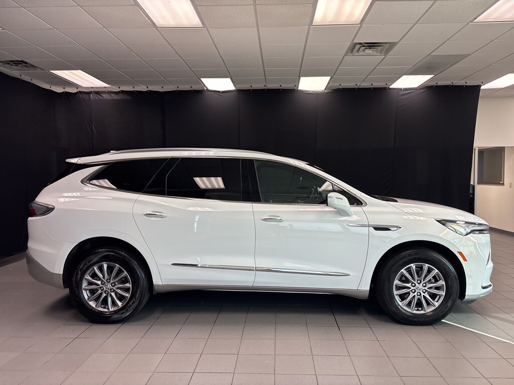 2024 Buick Enclave Premium photo 2