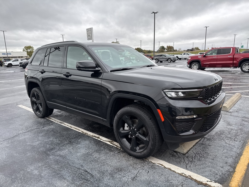 2025 Jeep Grand Cherokee Limited photo 3