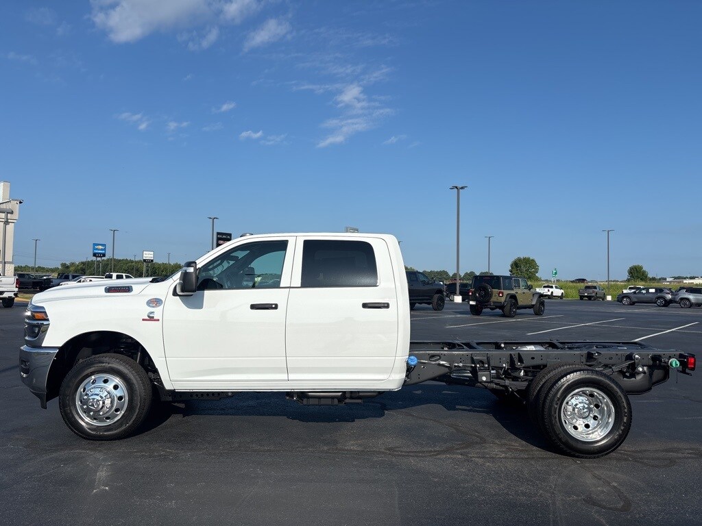 2025 Ram 3500 Tradesman photo 2