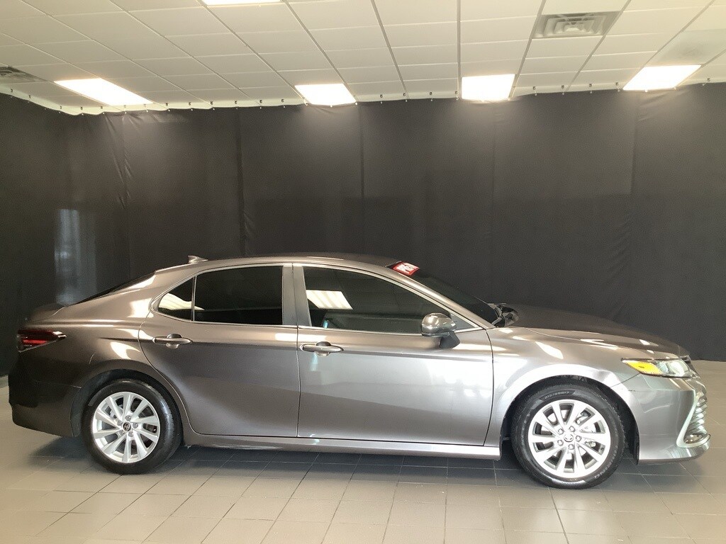 2022 Toyota Camry LE photo 2