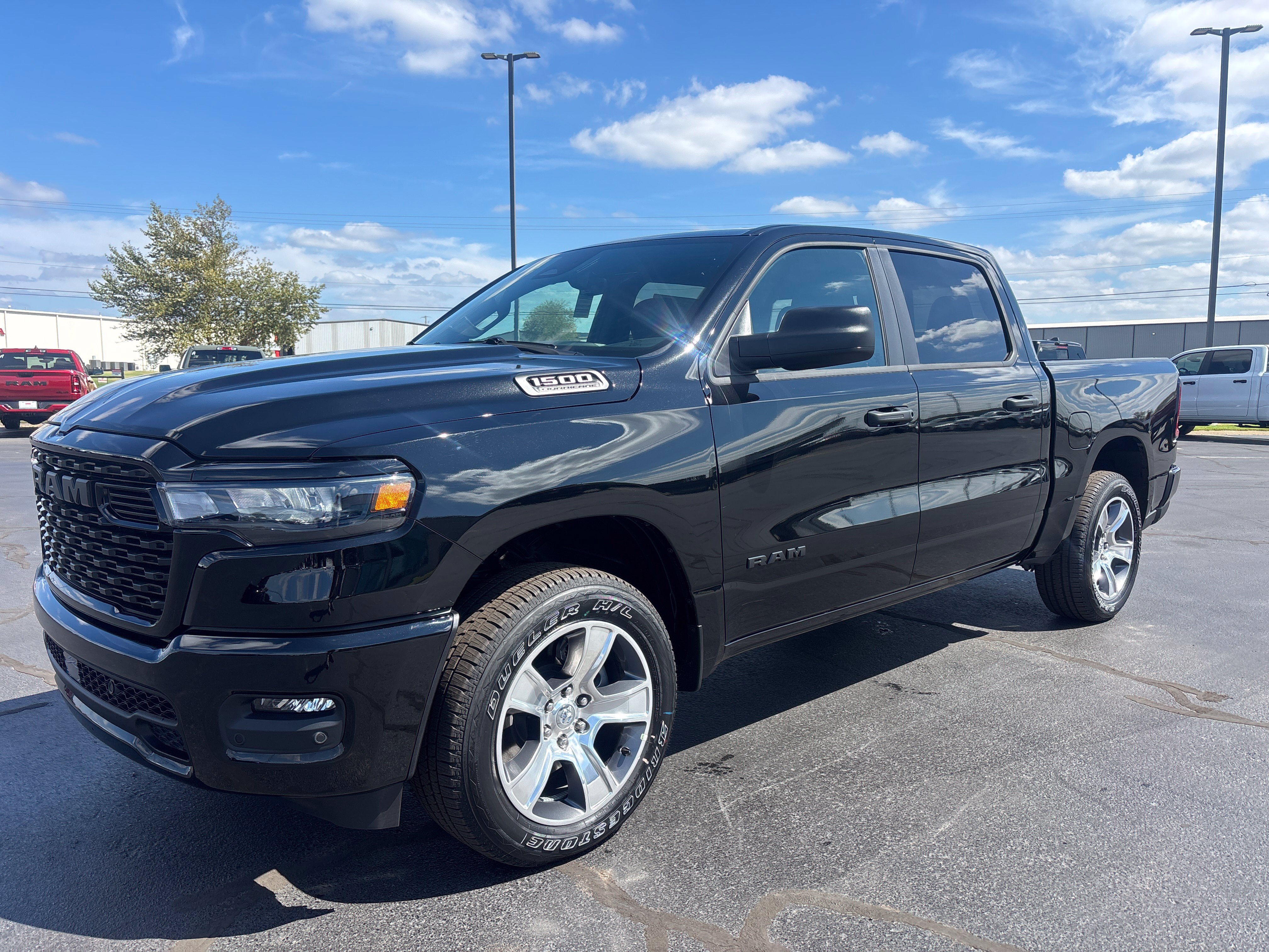 2026 Ram 1500 EXPRESS CREW CAB 4X4 5'7 BOX Pickup