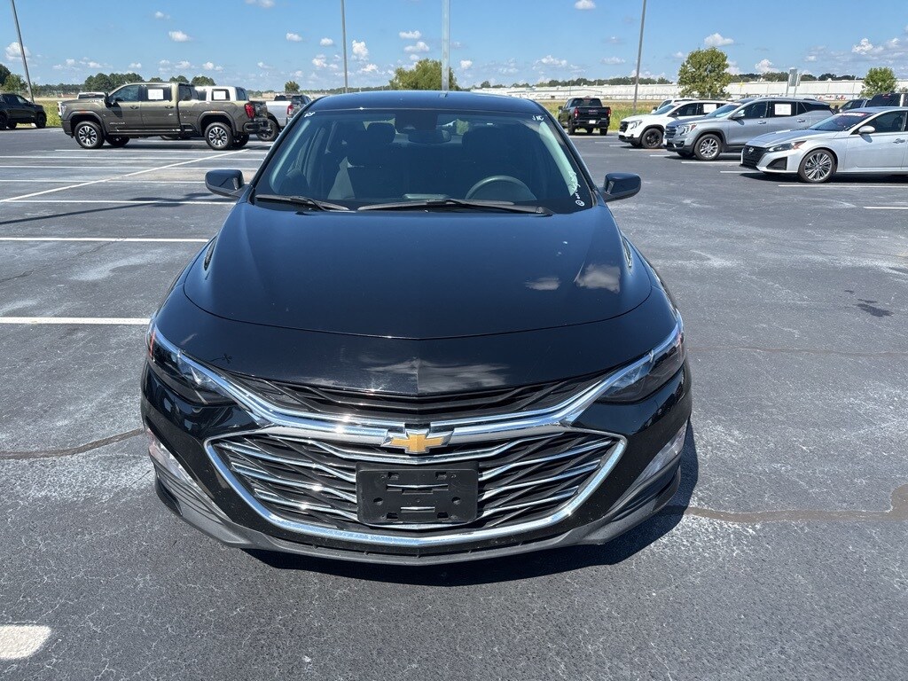 2024 Chevrolet Malibu 1LT photo 2