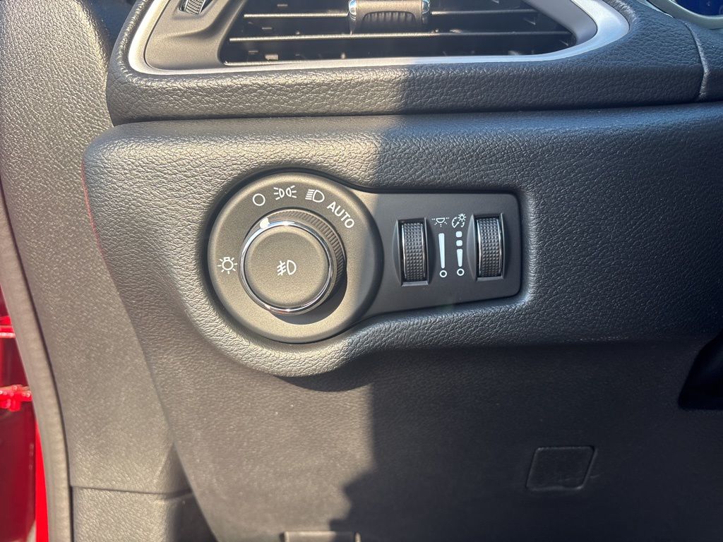 2026 Chrysler Pacifica Select - Photo 10