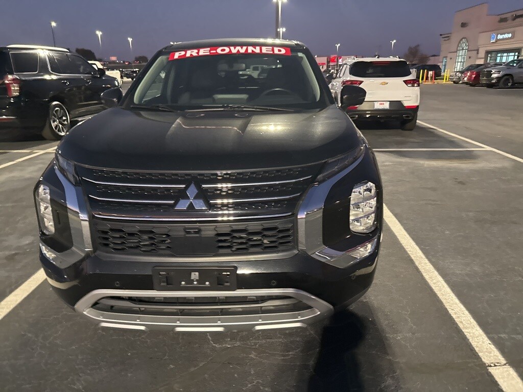 2023 Mitsubishi Outlander PHEV SE photo 2