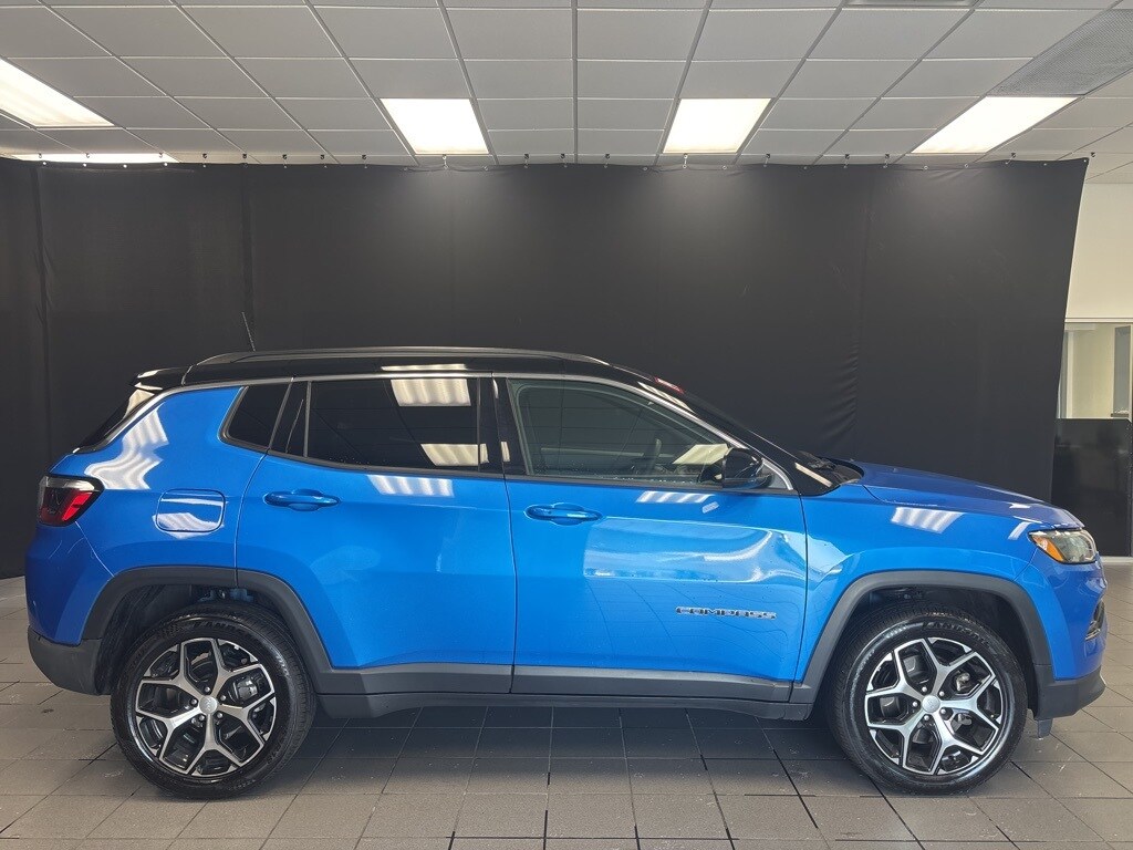 2024 Jeep Compass Limited photo 2