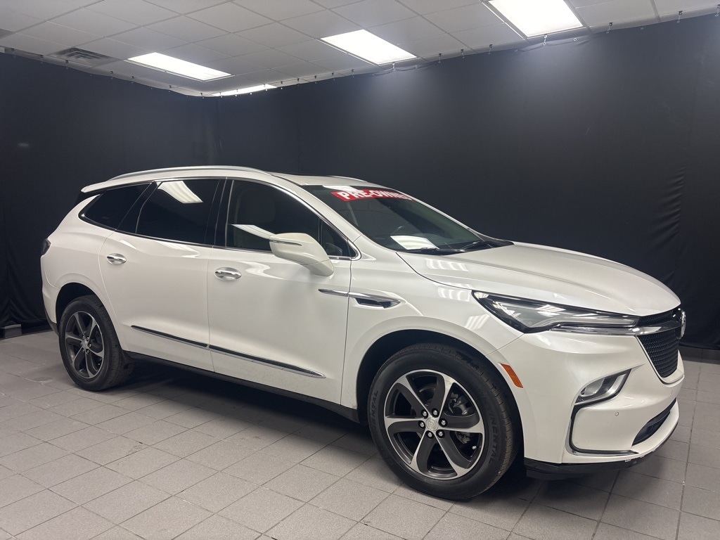 2022 Buick Enclave Essence's photo