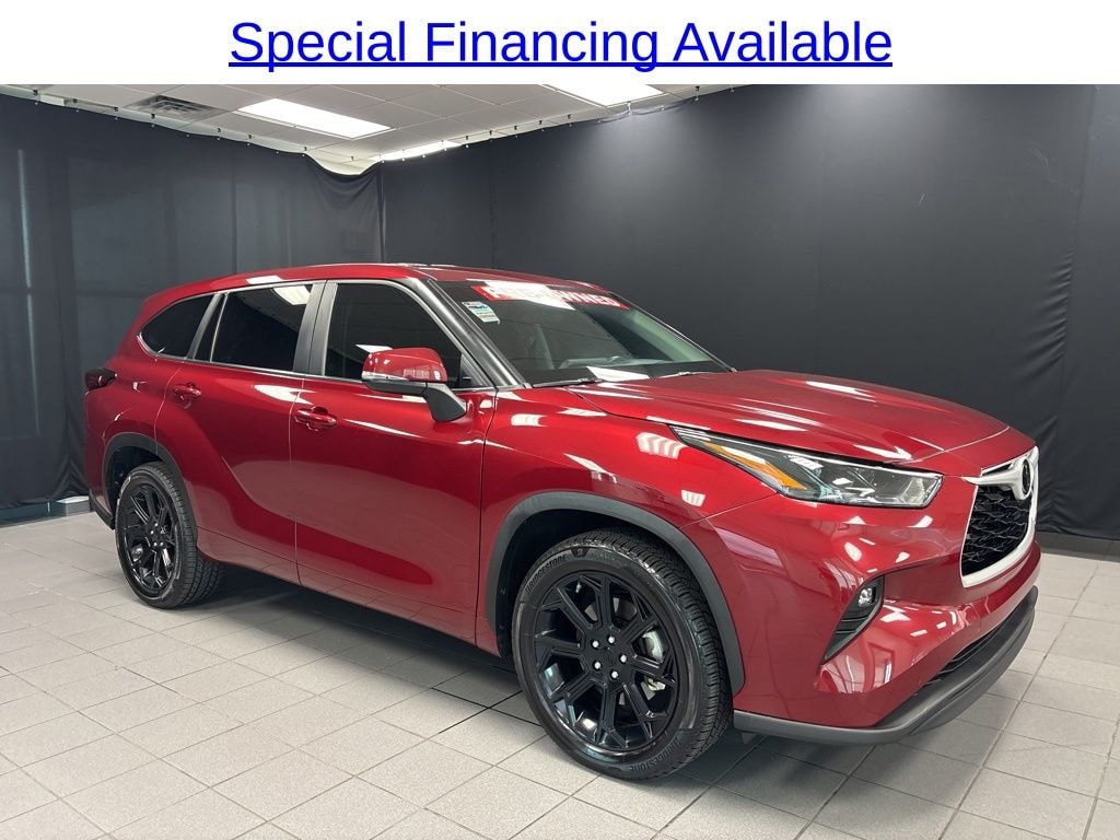 Used 2023 Toyota Highlander LE SUV