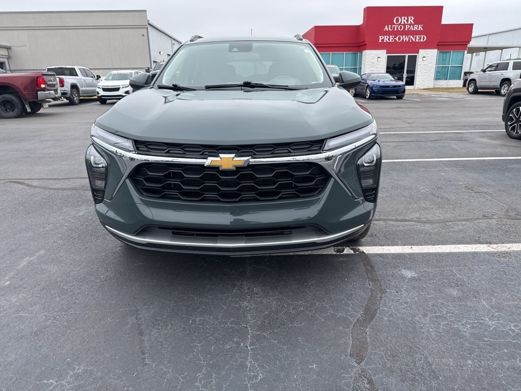 Used 2025 Chevrolet Trax LT SUV