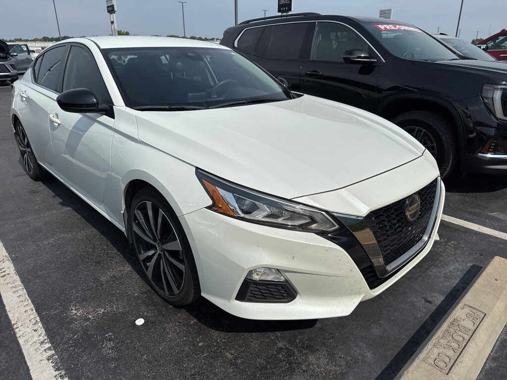 2022 Nissan Altima 2.5 SR photo 2