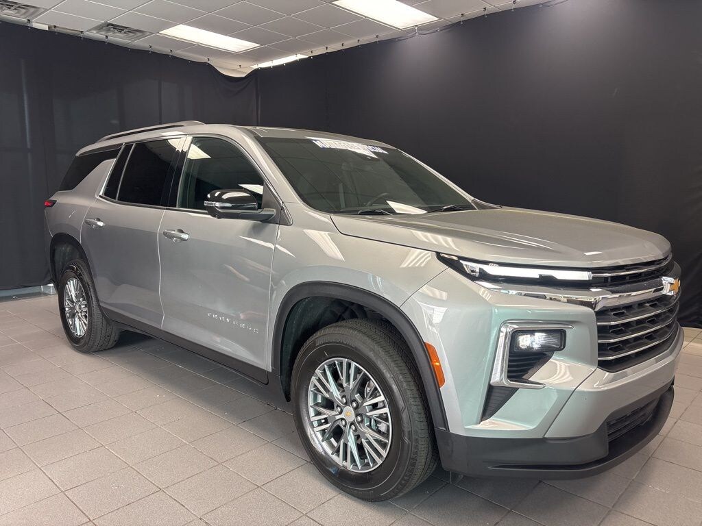 Used 2024 Chevrolet Traverse LT SUV