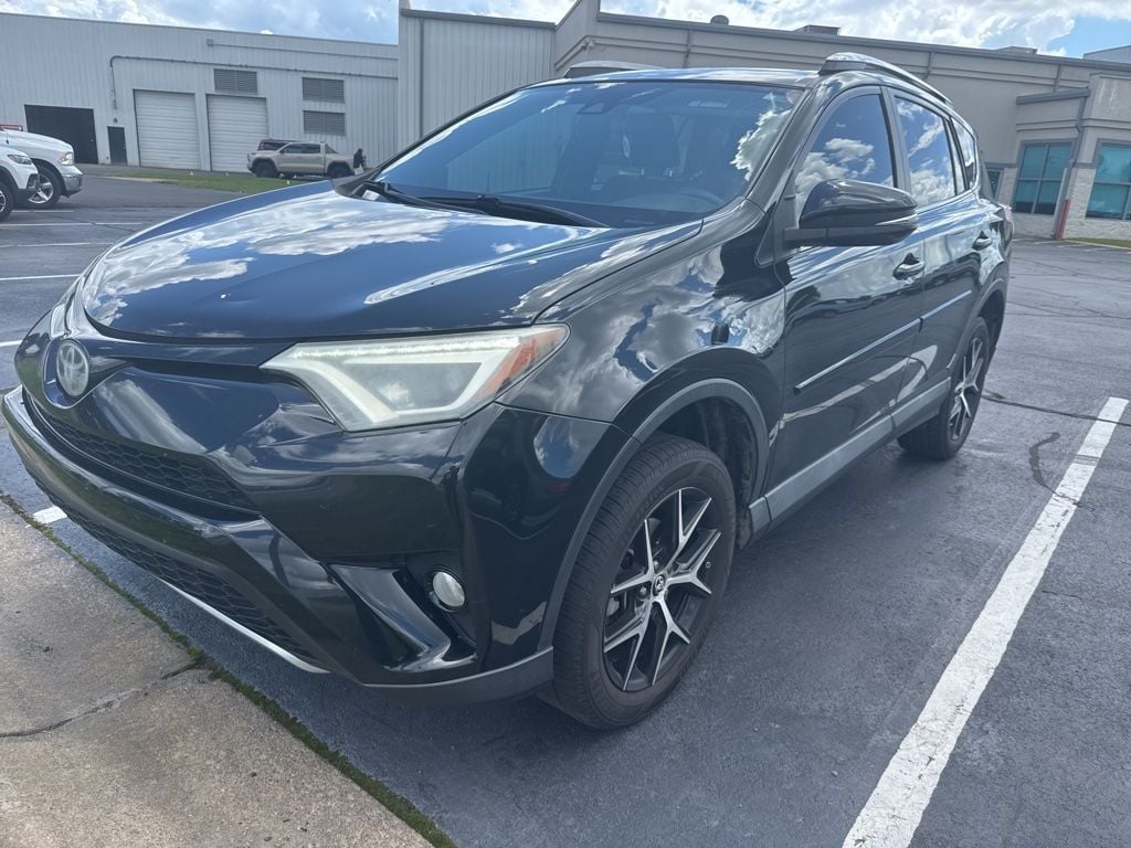 2017 Toyota RAV4 SE's photo