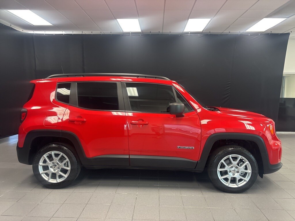 2022 Jeep Renegade Latitude photo 2