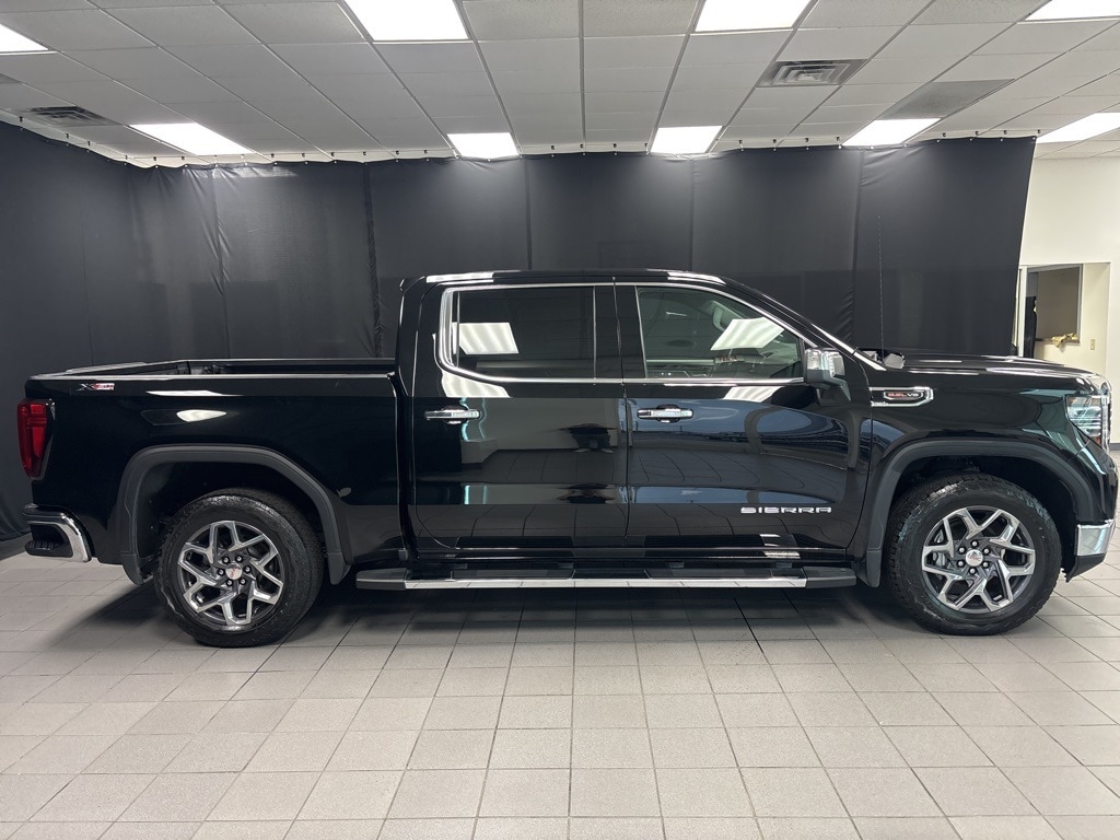Used 2022 GMC Sierra 1500 SLT with VIN 3GTUUDEL1NG661118 for sale in Little Rock