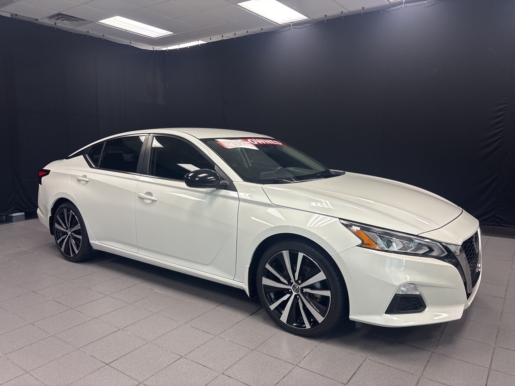2022 Nissan Altima SR