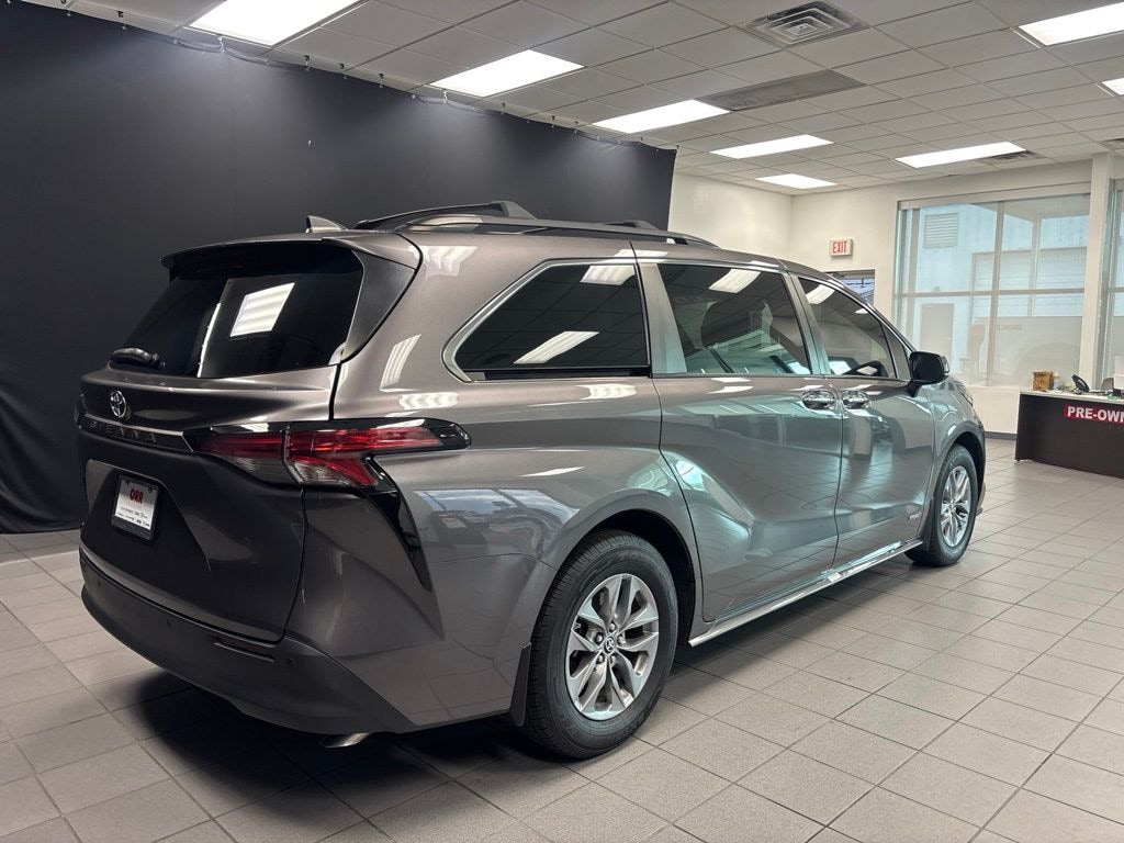 Used 2021 Toyota Sienna XLE Van