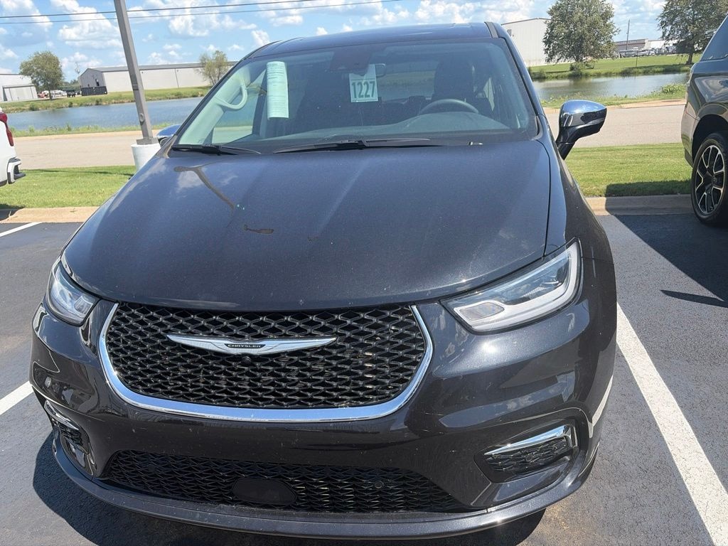 Used 2022 Chrysler Pacifica Hybrid Limited Van Passenger Van