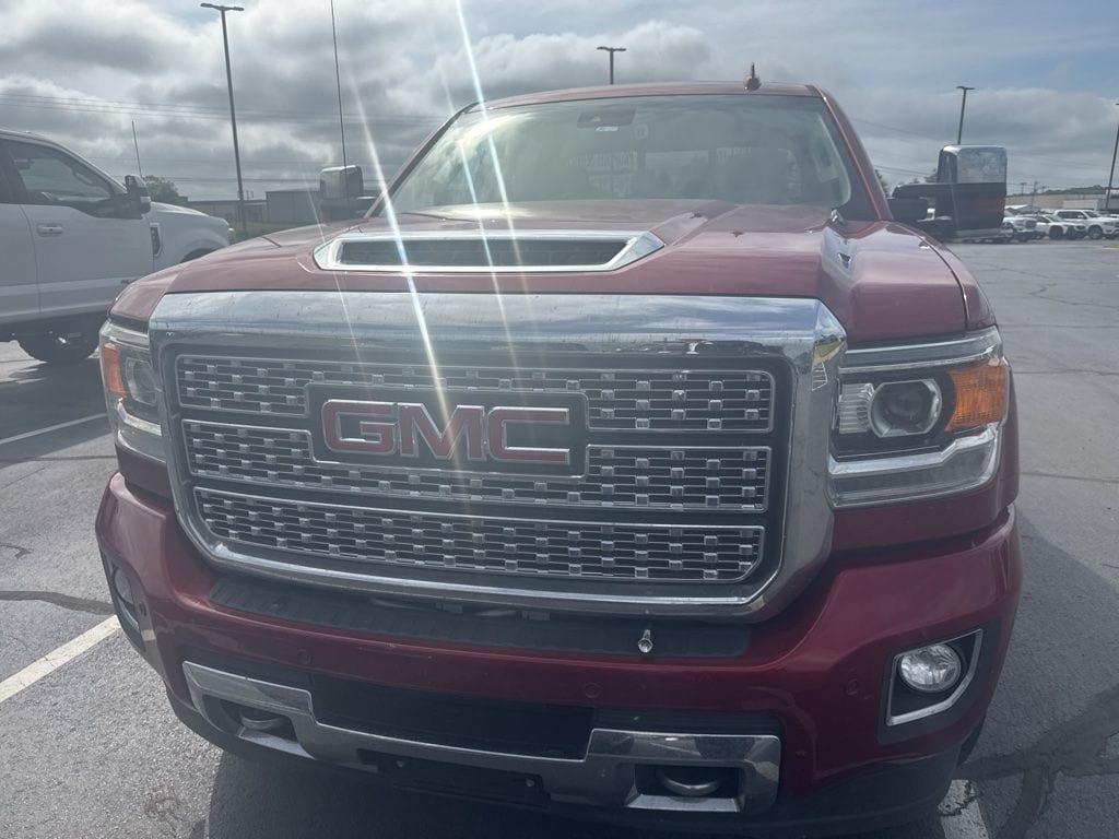 Used 2018 GMC Sierra 2500 Denali HD Denali with VIN 1GT12UEY3JF275980 for sale in Little Rock