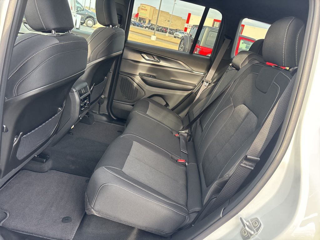 2026 Jeep Grand Cherokee Laredo - Photo 23