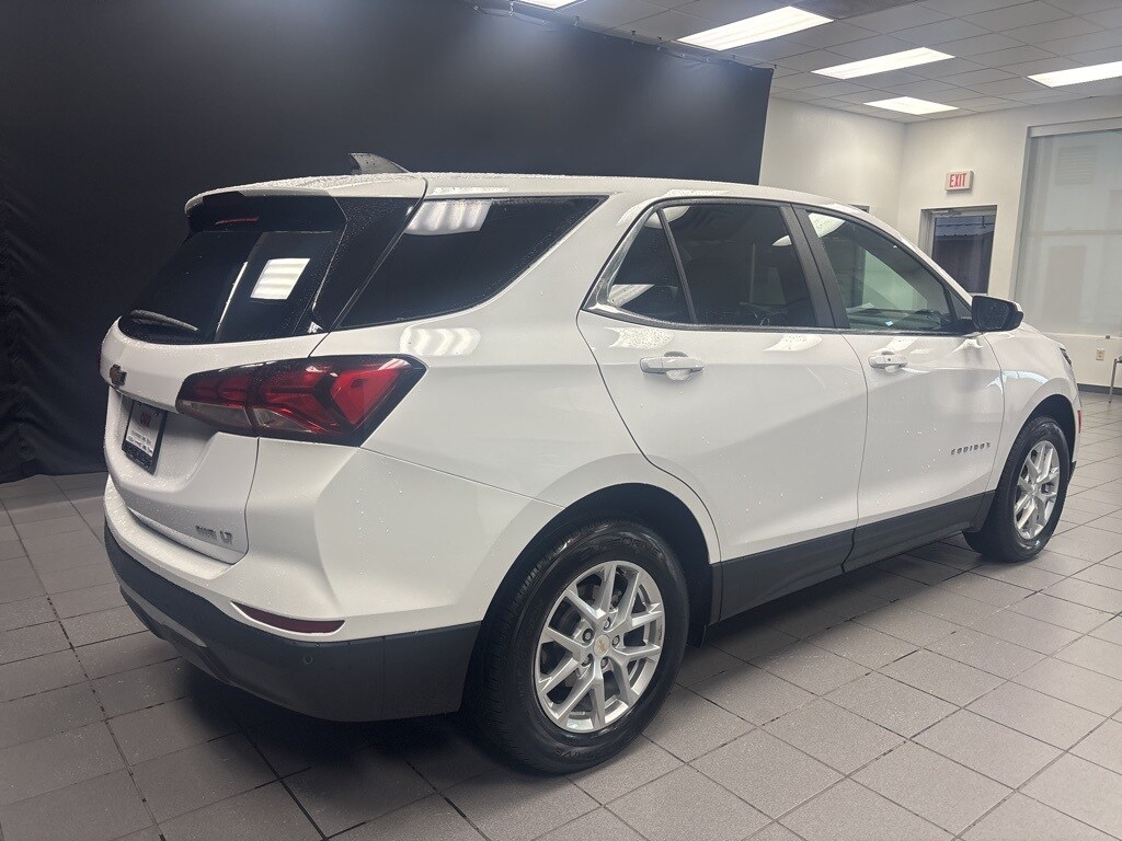 2024 Chevrolet Equinox LT photo 3