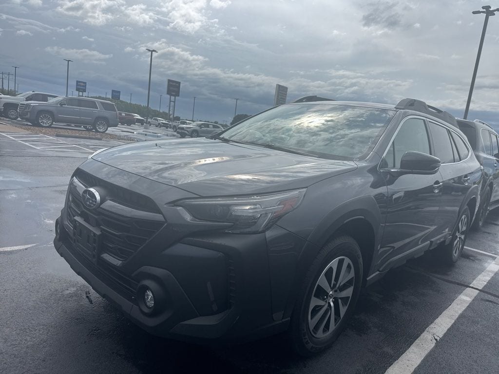 2024 Subaru Outback Premium's photo