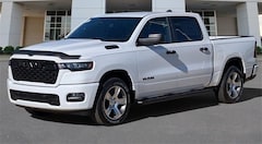 2026 Ram 1500 EXPRESS CREW CAB 4X4 5'7 BOX Pickup