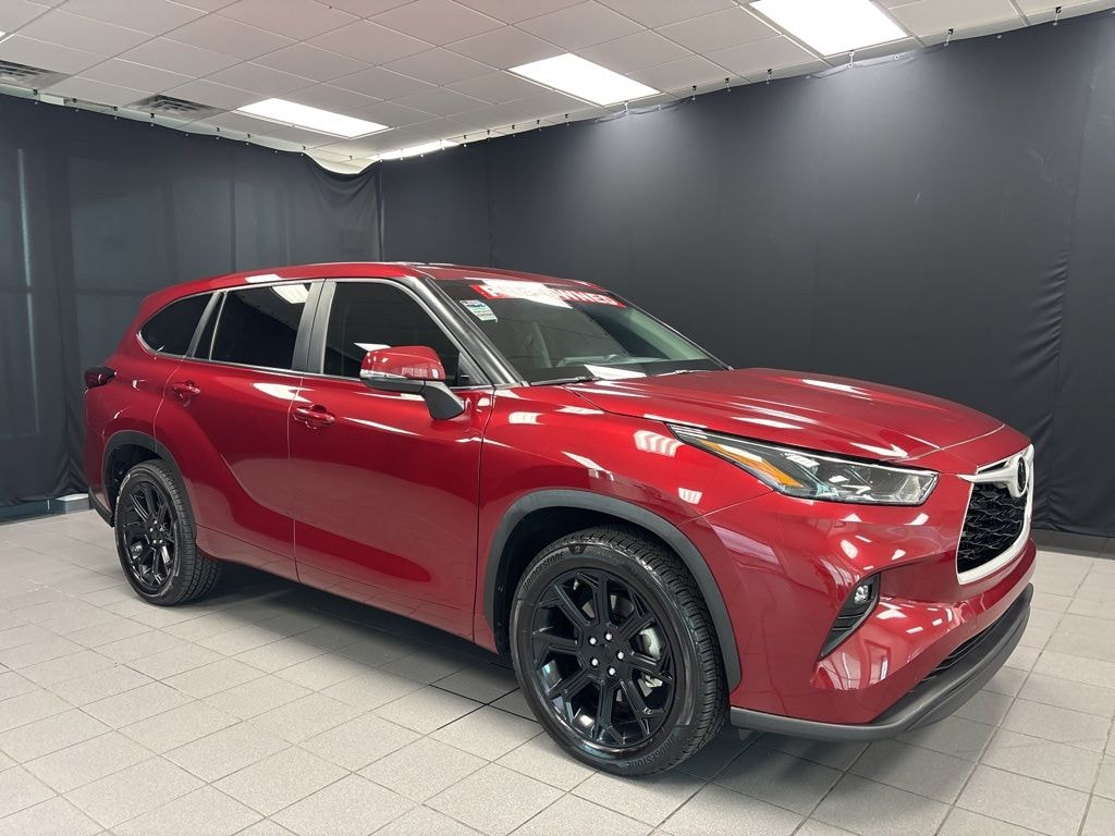 Used 2023 Toyota Highlander LE SUV