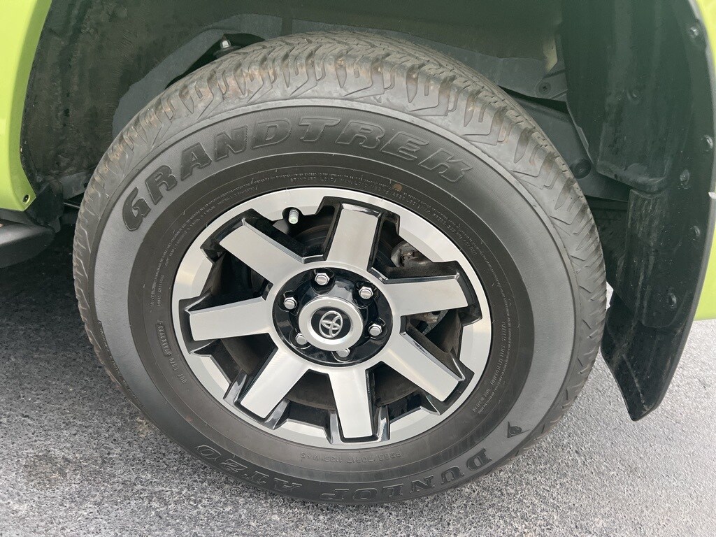 2023 Toyota 4Runner TRD Off-Road photo 3