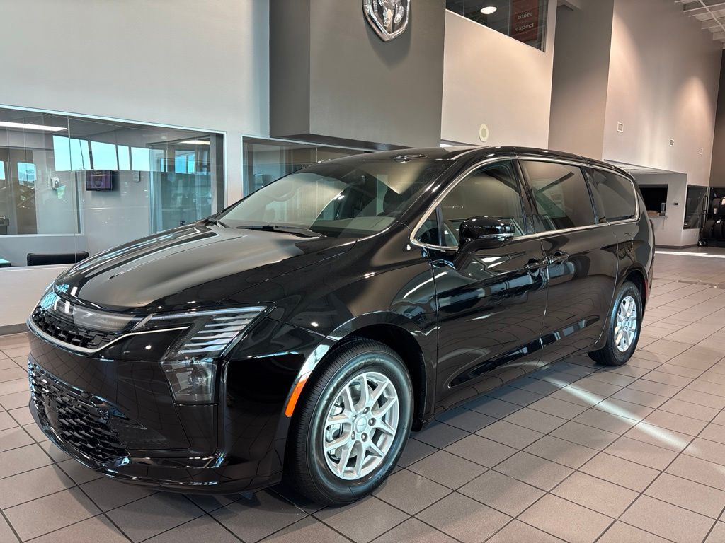 2027 Chrysler Pacifica Select's photo