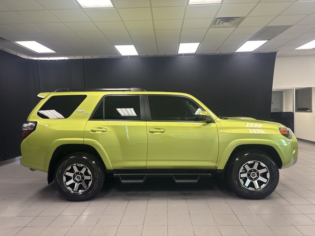 2023 Toyota 4Runner TRD Off-Road photo 2