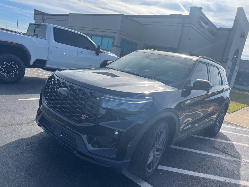 2025 Ford Explorer ST photo 3