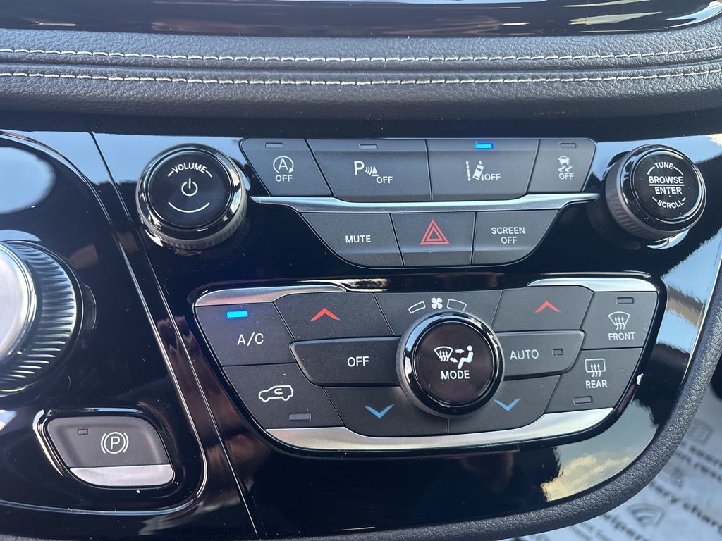 2026 Chrysler Pacifica Select - Photo 18
