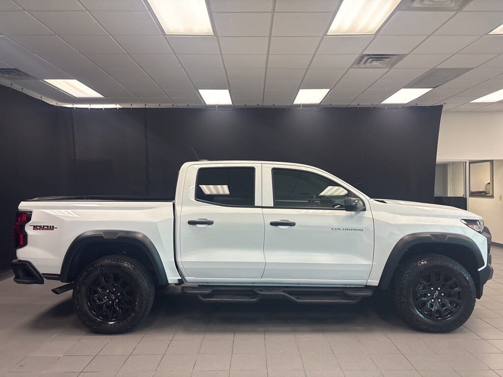 2025 Chevrolet Colorado Trail Boss photo 2